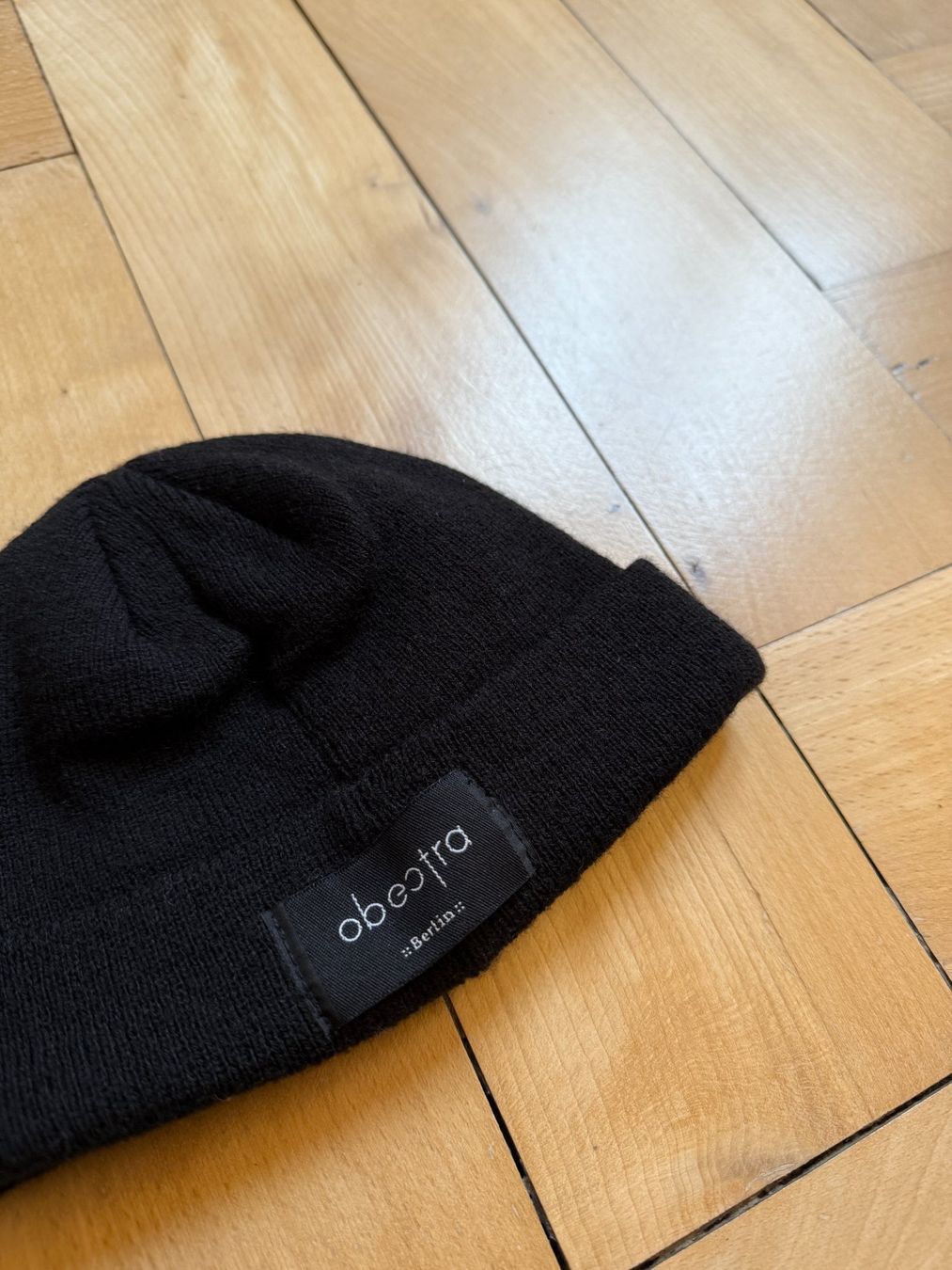 Copricapi, berretti & cappellini: OBECTRA Berlin - Beanie Strickmütze schwarz – Usato da Zürich venduto da Diazaio 1