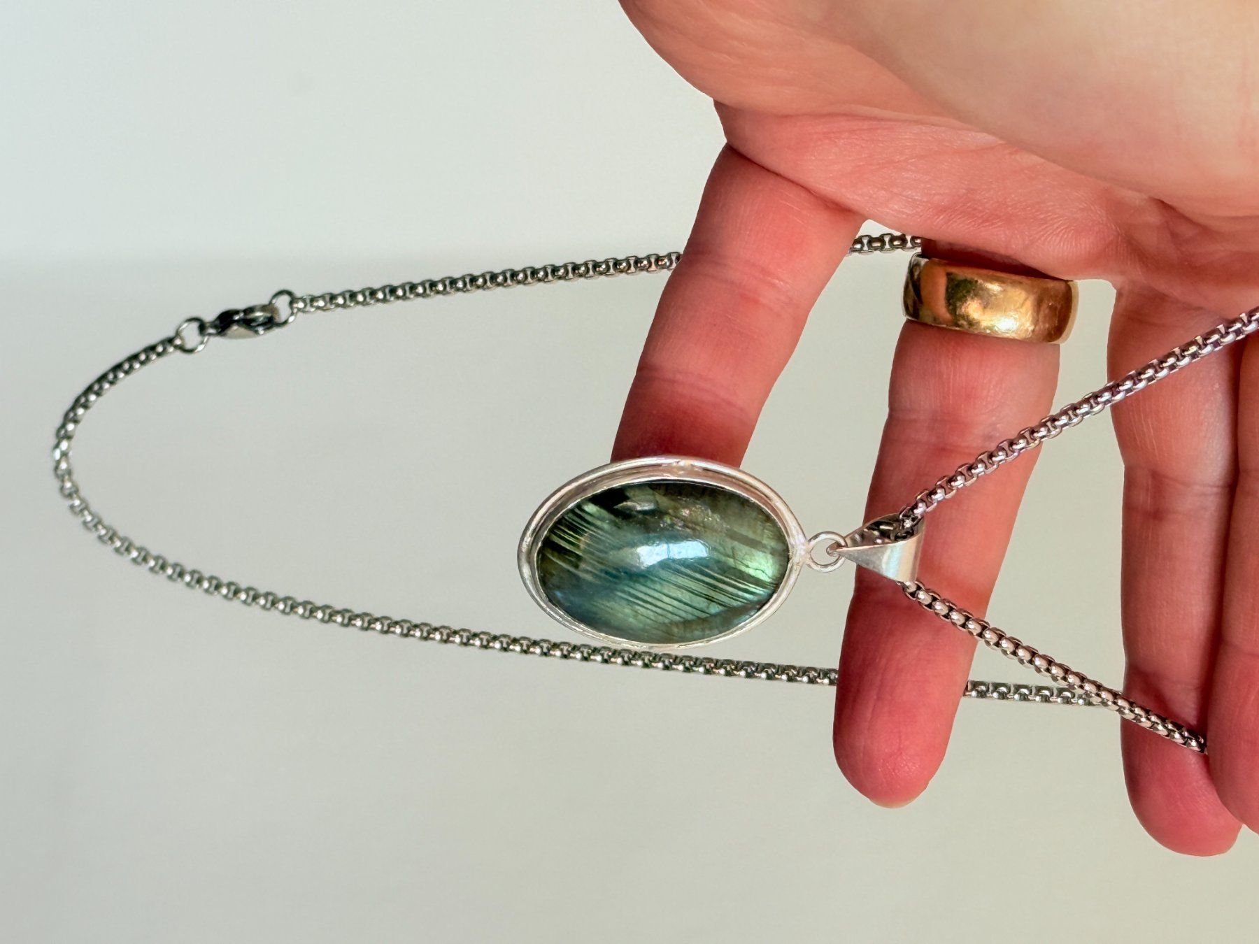 Catenine: Collier avec Pendentif Pierre de Labradorite ✨ – Nuovo e nell'imballaggio originale da Genève venduto da AGBERG 2