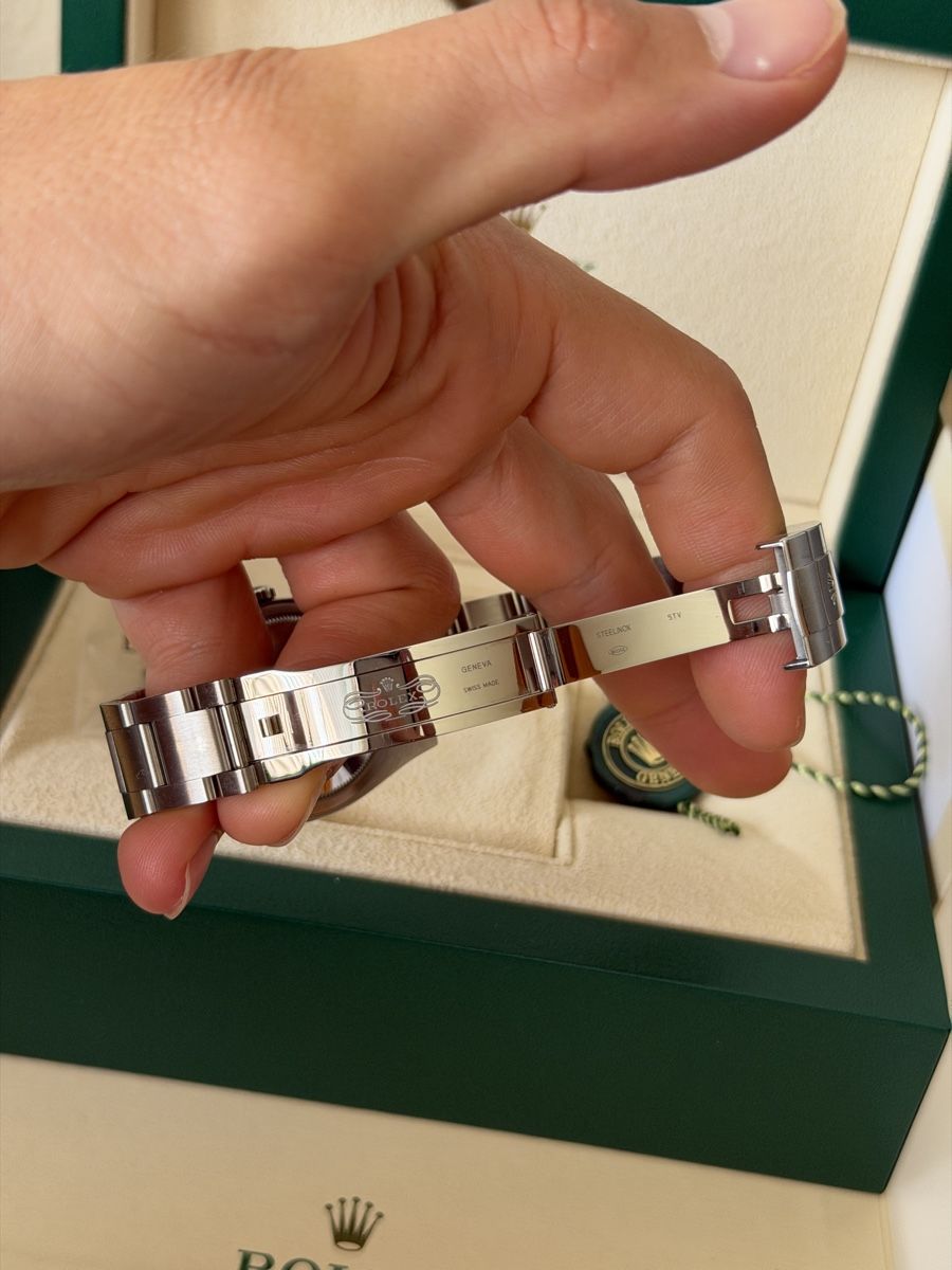 Rolex Uhren: Rolex Oyster Perpetual 36 Green Full Set – Gebraucht aus Liestal von marn_o 5