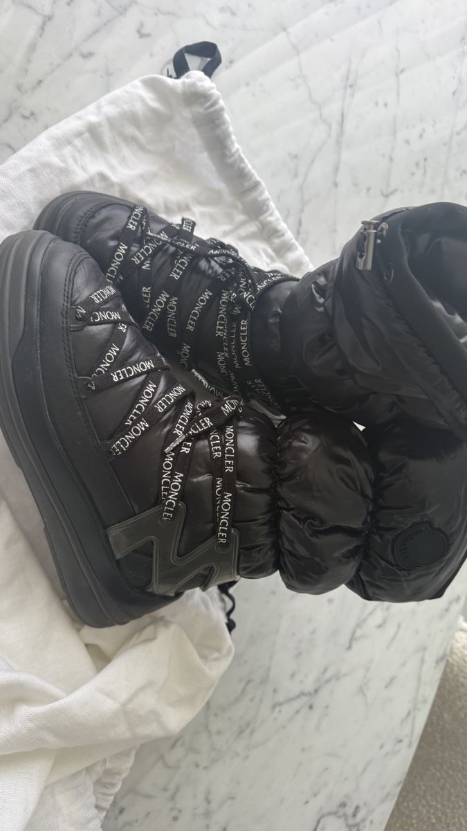 Moncler Scarpe da donna: Stivali  – Nuovo (secondo la descrizione) da Winterthur venduto da ira_fwl6 2