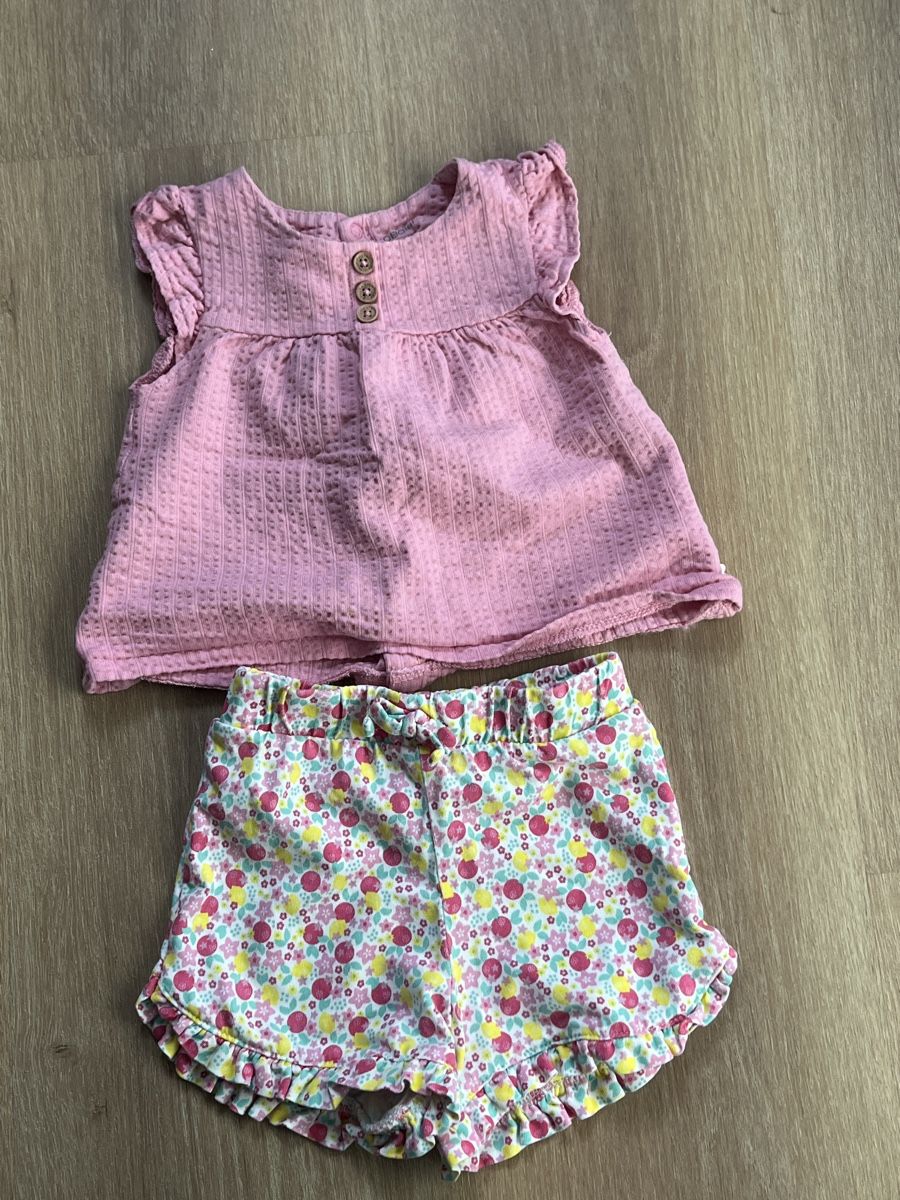 Kleiderpakete & -sets: Baby Set Bluse und Shorts – Gebraucht aus Embrach von Laura2386