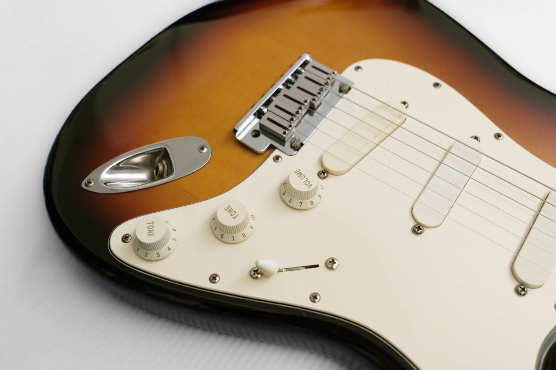 Fender Strumenti musicali: Fender Strat Plus 1991 - vintage Sunburst – Usato da St-Légier-La Chiésaz venduto da JeDaiL 2