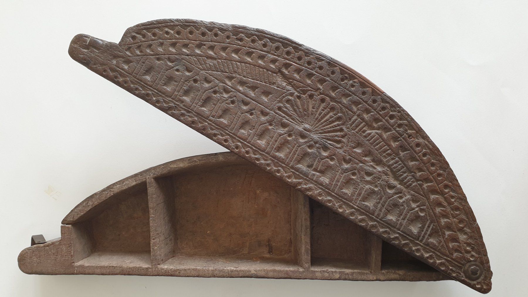 Barattoli: Indien. Alte Holz-Schatulle – Usato da Goldach venduto da armando_r