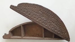 Indien. Alte Holz-Schatulle
