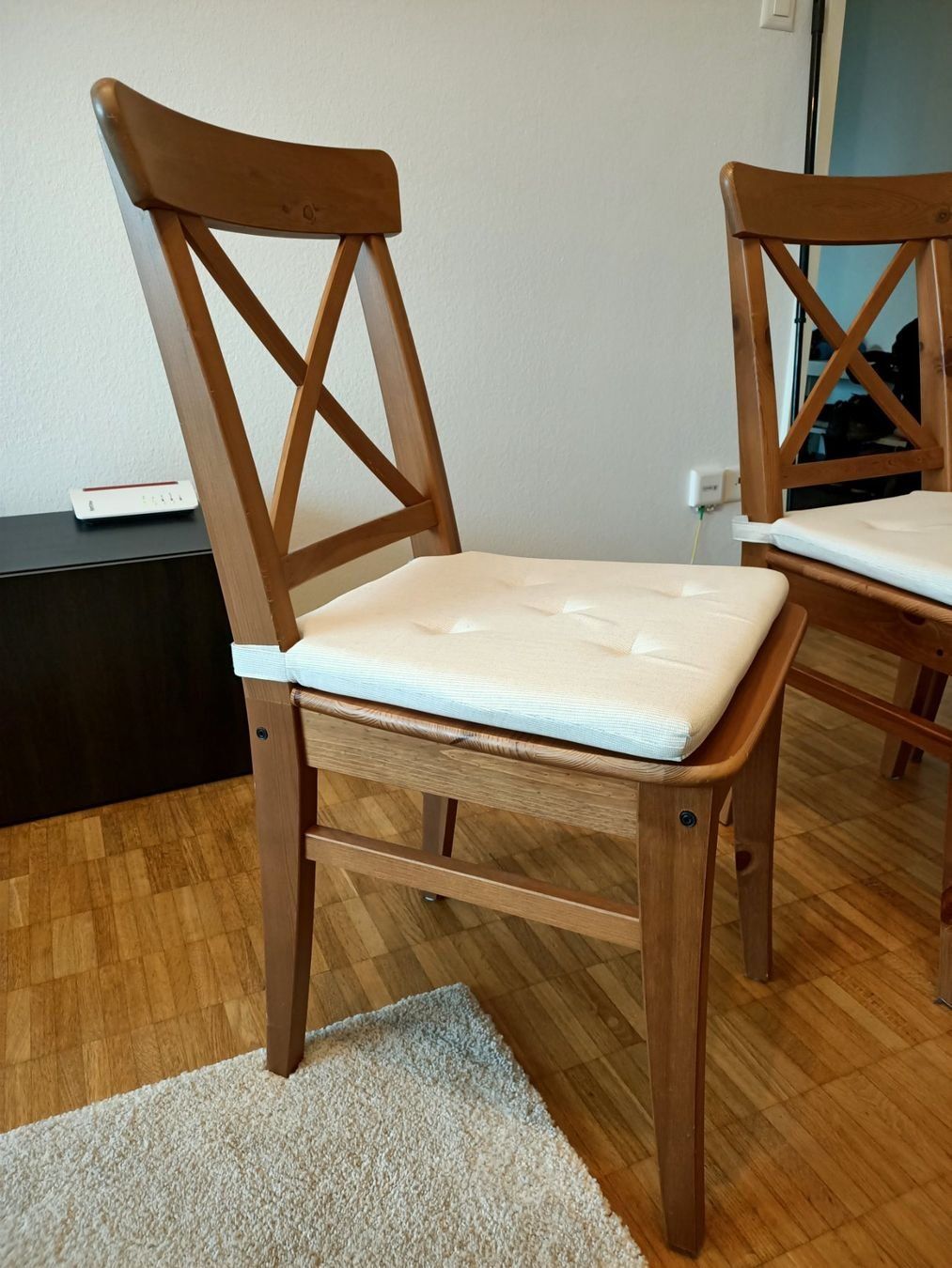 Sedie: 4 Holzstühle mit Sitzpolster – Usato da Zürich venduto da Xenox_ng 1
