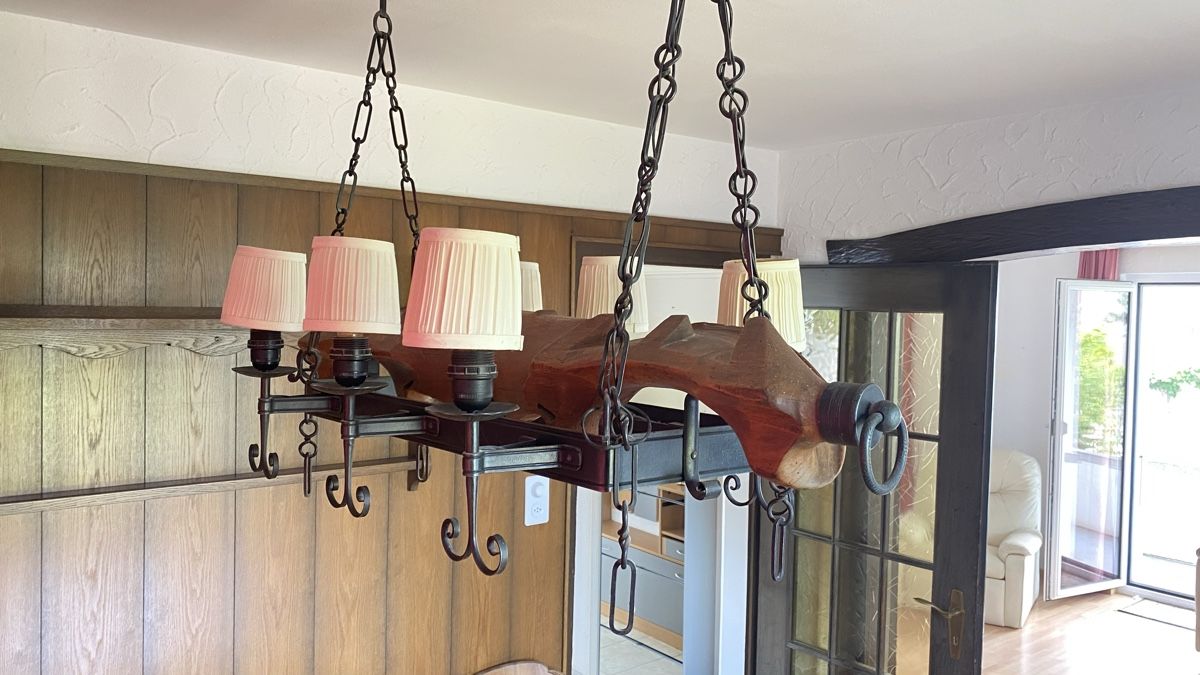 Lampade: Rustikale Hängeleuchte aus Holz und Metall – Usato da Hünibach venduto da Phoenix. 1