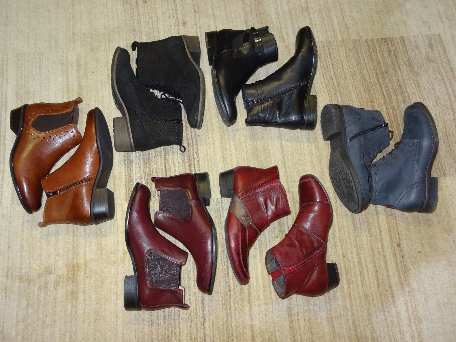 Scarpe da donna: Stiefeletten – Usato da Lauwil venduto da Costco 2