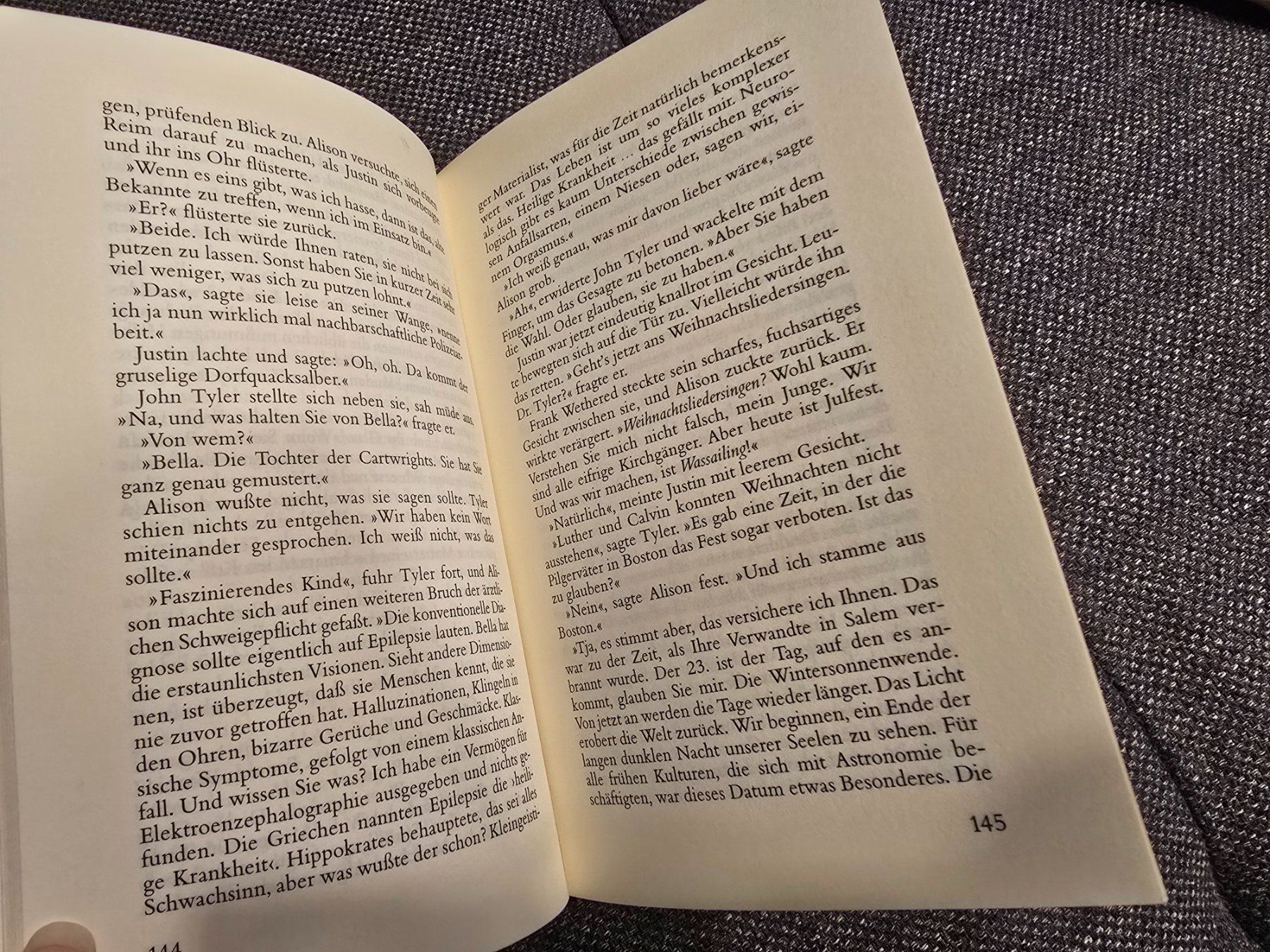 Libri: David Hewson - Die Strohpuppe, Hardcover – Usato da Büttikon AG venduto da Amineah 1