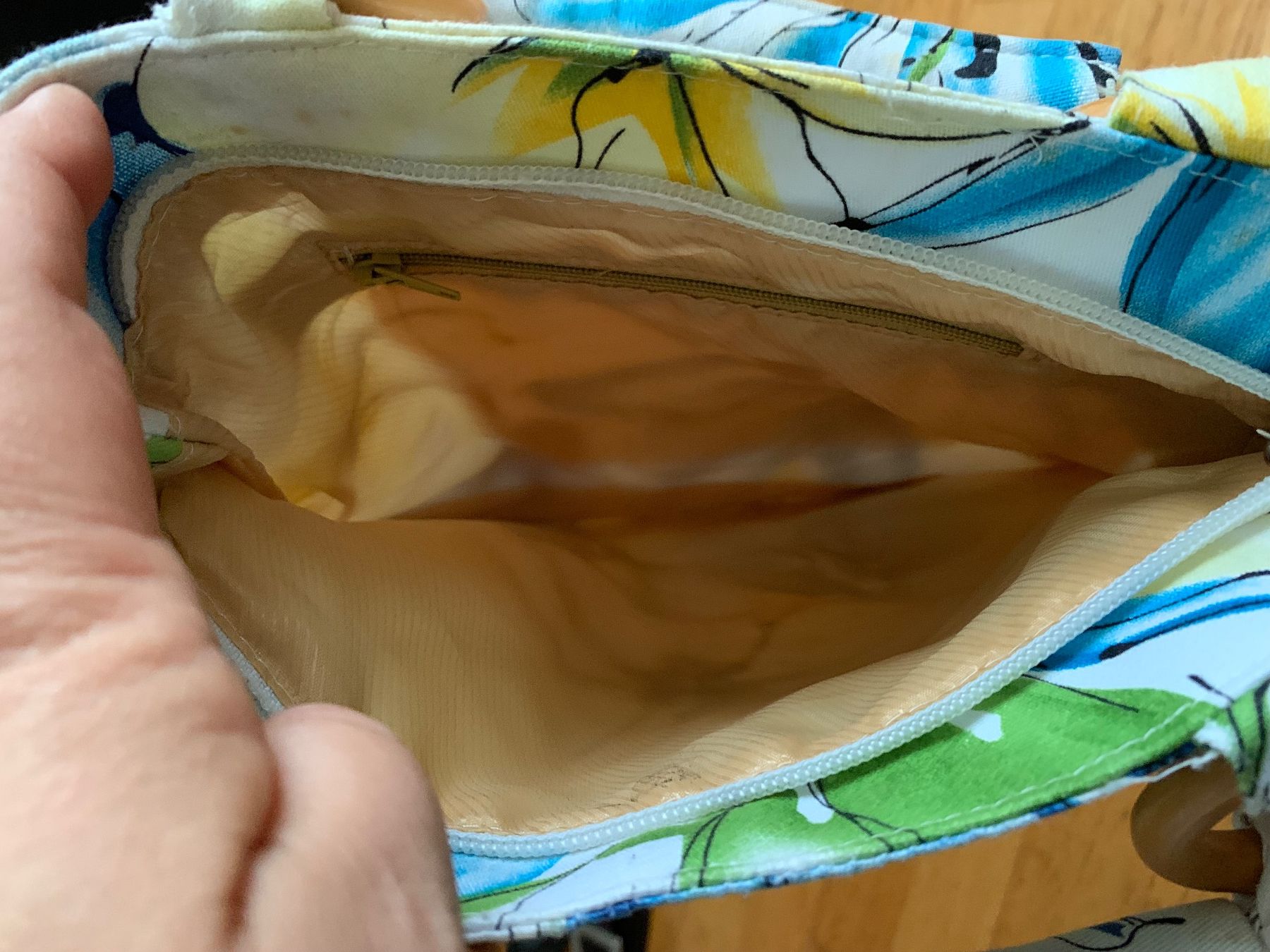 Taschen für Damen: Handtasche Stoff Blumenmuster Holzgriffe – Gebraucht aus Wettswil von cipollina71 6