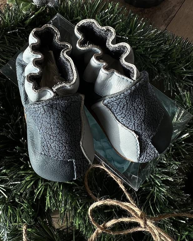 Schuhe für Jungen: BLAUE LEDER BABYSCHÜCHEN – Gebraucht aus Urdorf von Marybyii