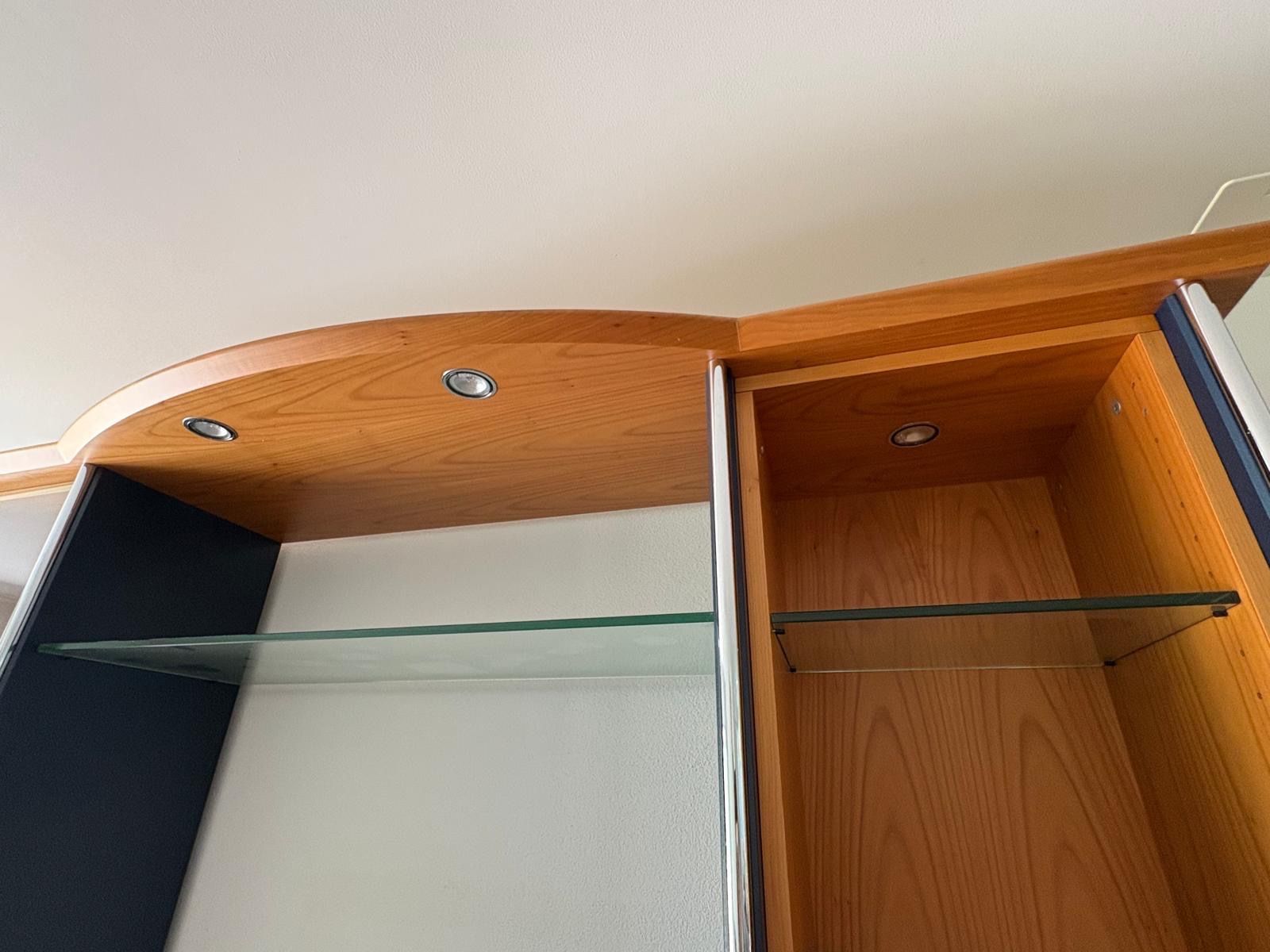 Vitrines: Vitrine / Wohnwand mit Beleuchtung – D'occasion à Klingnau par Umweltklinik 3