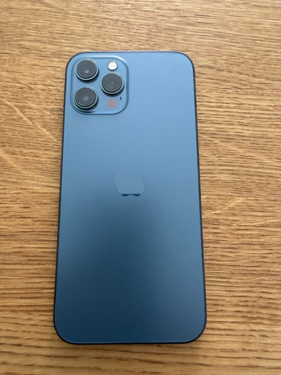 Apple Telefoni cellulari / Smartphones: iPhone 12 Pro Max 128GB, Gebrauchsspuren Display – Usato da Gossau ZH venduto da mercedes038 1