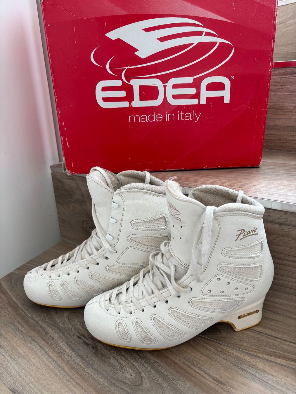 Edea Pattini da ghiaccio: Edea Piano Eiskunstlaufschuhe, Gr. 250B – Usato da Dielsdorf venduto da ncgarasi