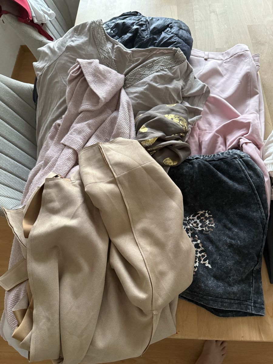 Lotti di vestiti: Kleidung Damen Grösse L/XL  – Usato da Biberist venduto da YB_BINE 1