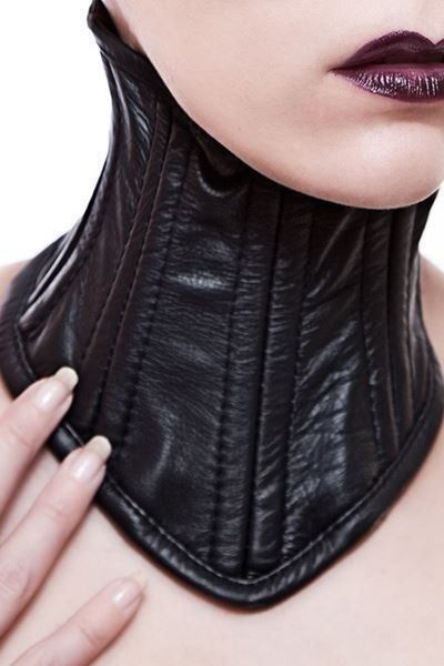 Costumi: Halskorsett aus Rindnappaleder – Nuovo e nell'imballaggio originale da Beinwil am See venduto da yourfetishworld