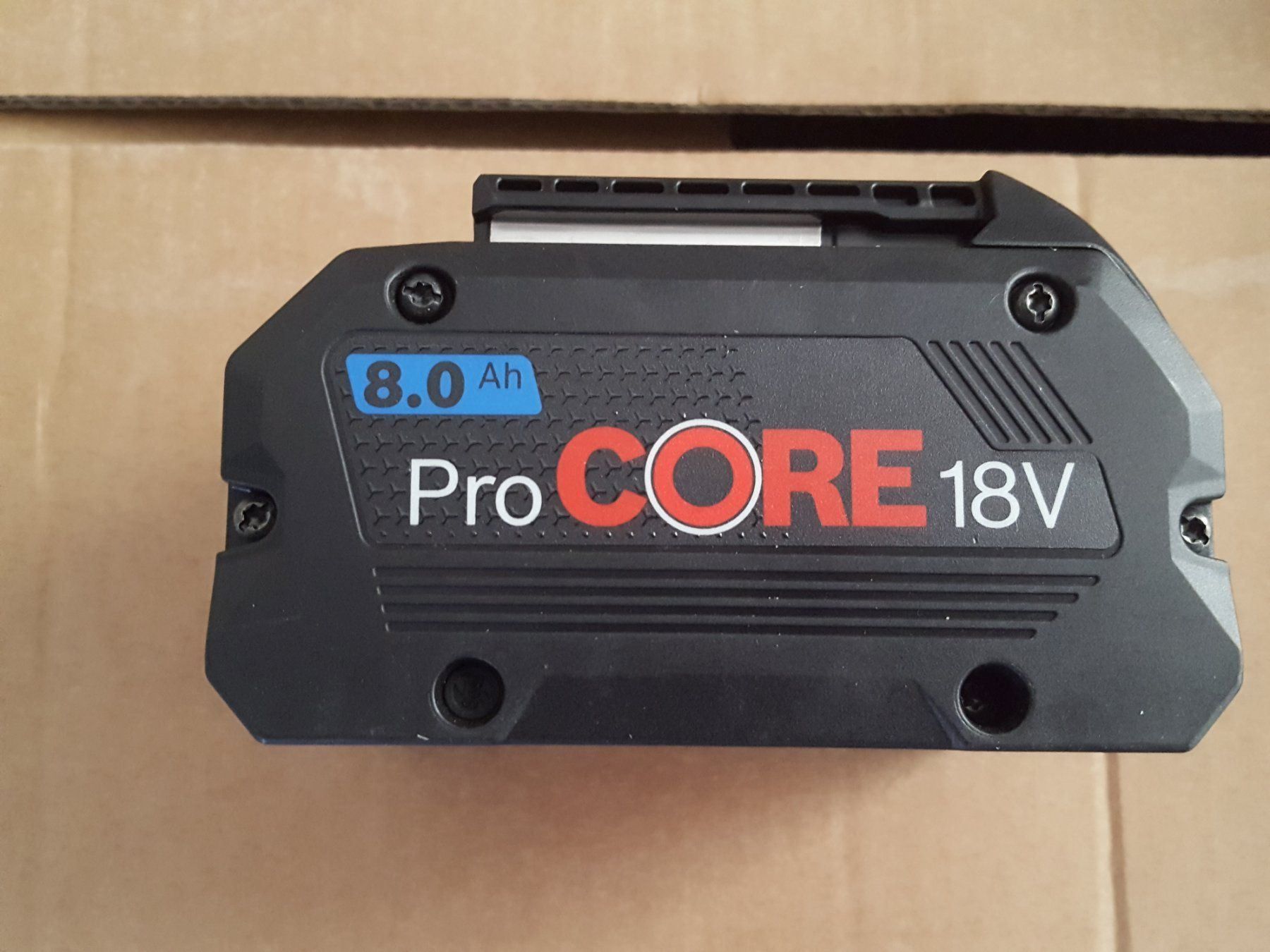 Bosch Caricatori & Batterie: Bosch Akku Pro Core 18 V 8 Ah  Neu – Nuovo (secondo la descrizione) da Rorschacherberg venduto da detochamp
