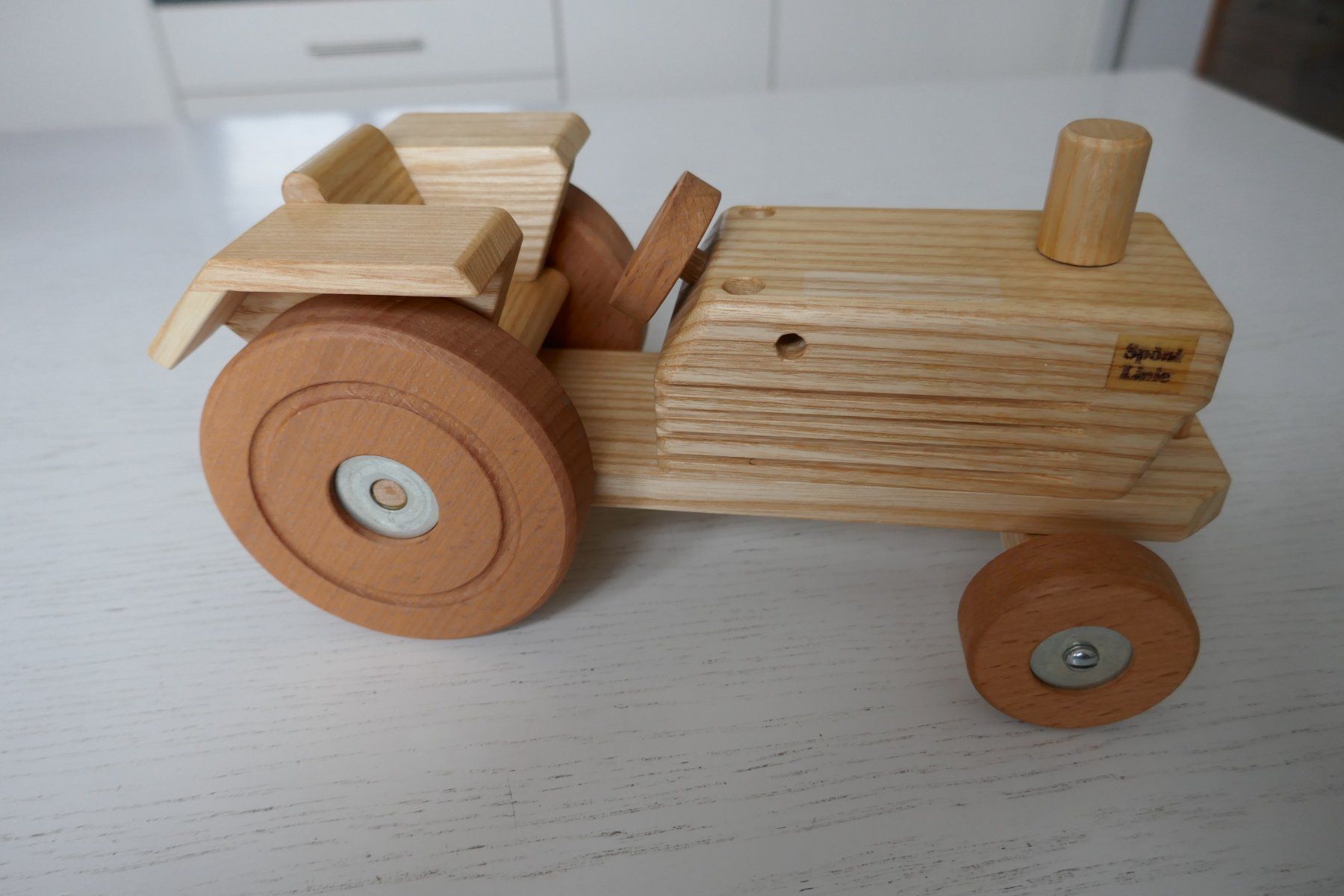 Giocattoli: Schöner Holz Traktor mit Wagen – Nuovo (secondo la descrizione) da Kerzers venduto da Wandermuck 1