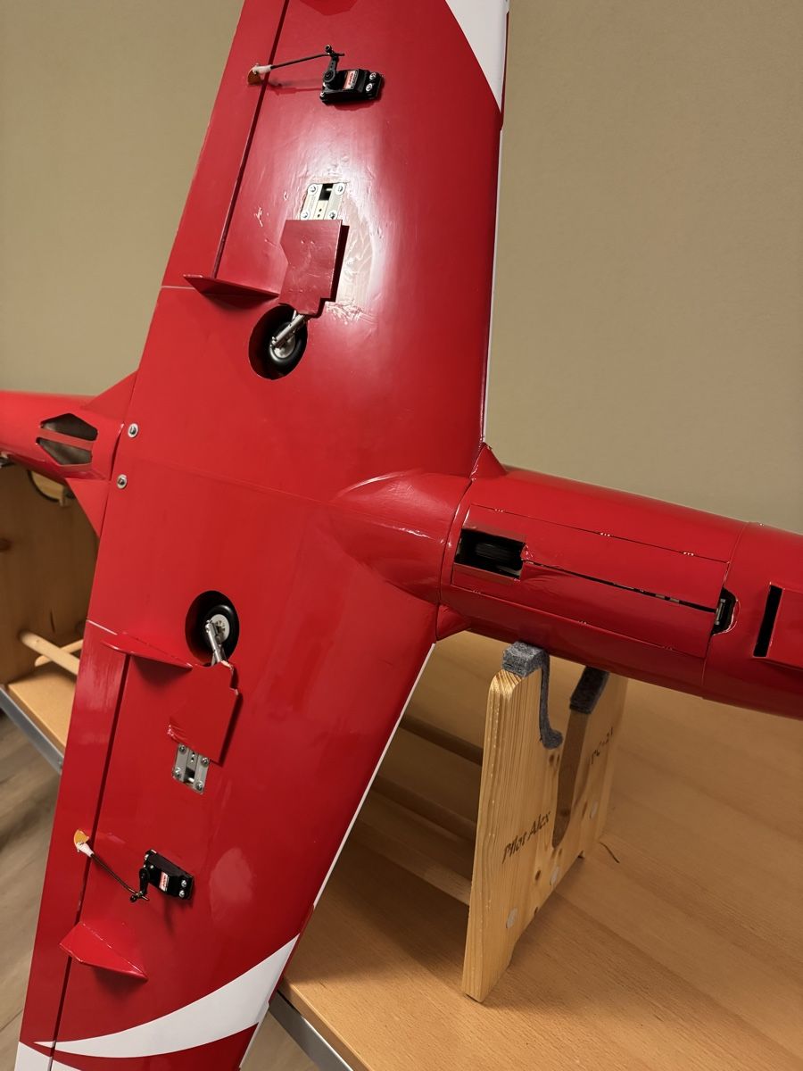 RC Flugzeug Pilatus PC-21 rot weiss guter Zustand (Gebraucht) in ...
