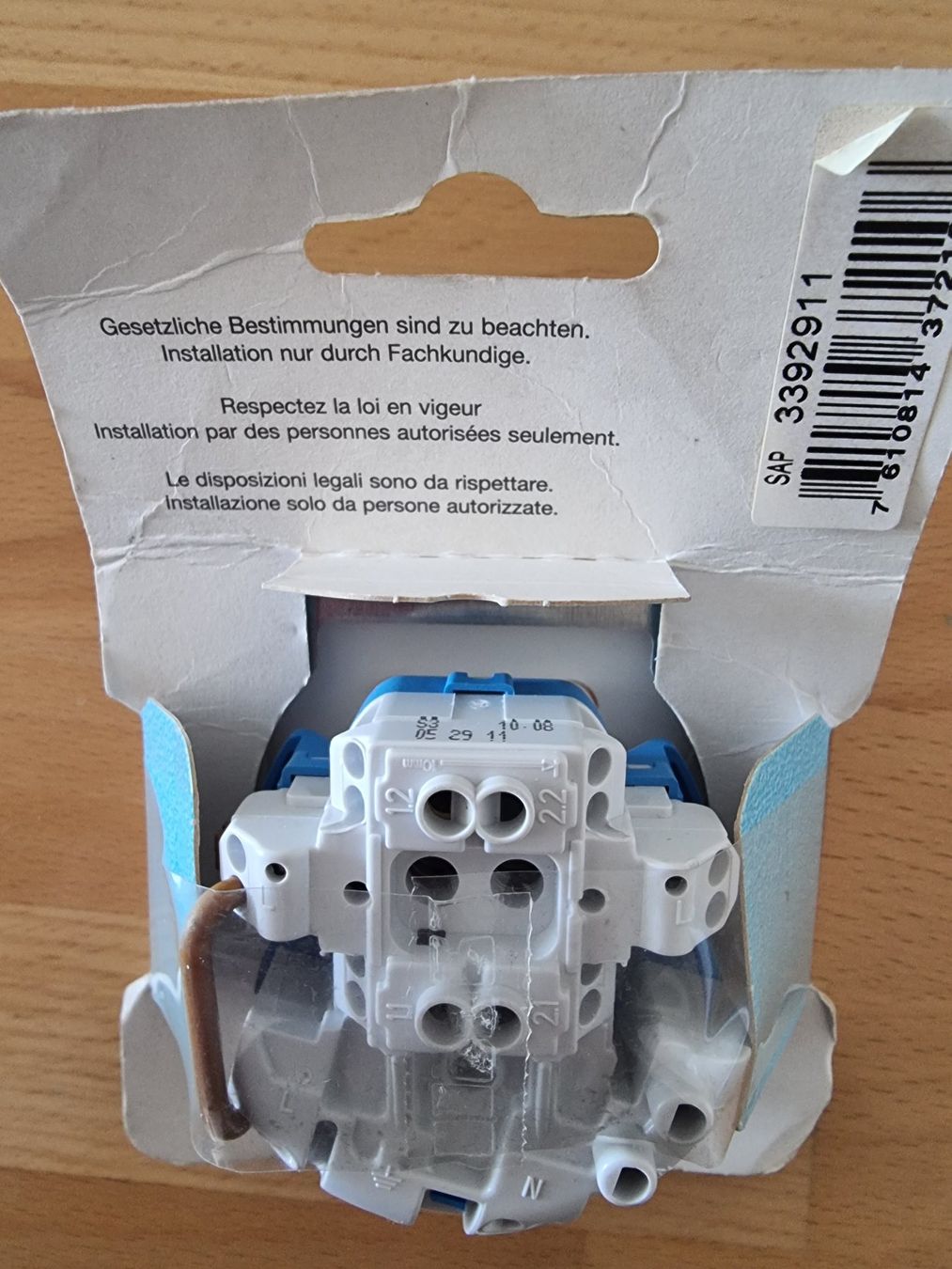 Spine: Steckdose mit Kinderschutz – Nuovo e nell'imballaggio originale da Ebikon venduto da Dubi1 1