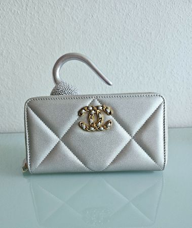 Chanel Geldbörse mit Reissverschluss, Silber, neuwertig