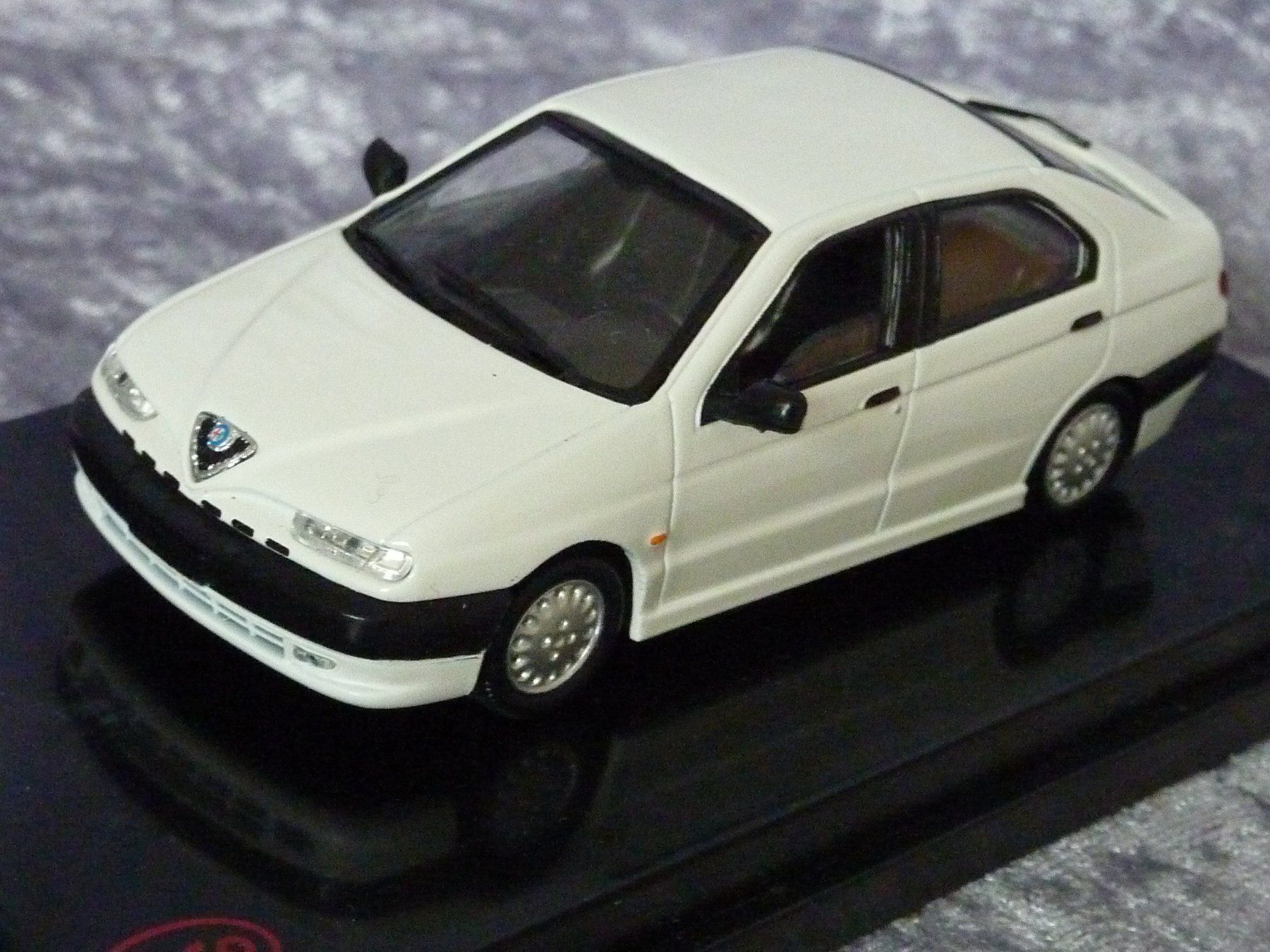Alfa Romeo Modellini d'auto: Alfa Romeo 146  1:43 – Nuovo e nell'imballaggio originale da Dürrenäsch venduto da modellautos4you 1