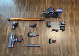 Dyson V8 mit neuem Akku u Filter Top Zustand!!