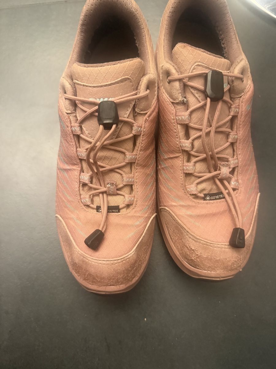 Lowa Chaussures garçon: Lowa  Gr. 38 Goretex Wanderschuhe – D'occasion à Feldbrunnen par cleo09