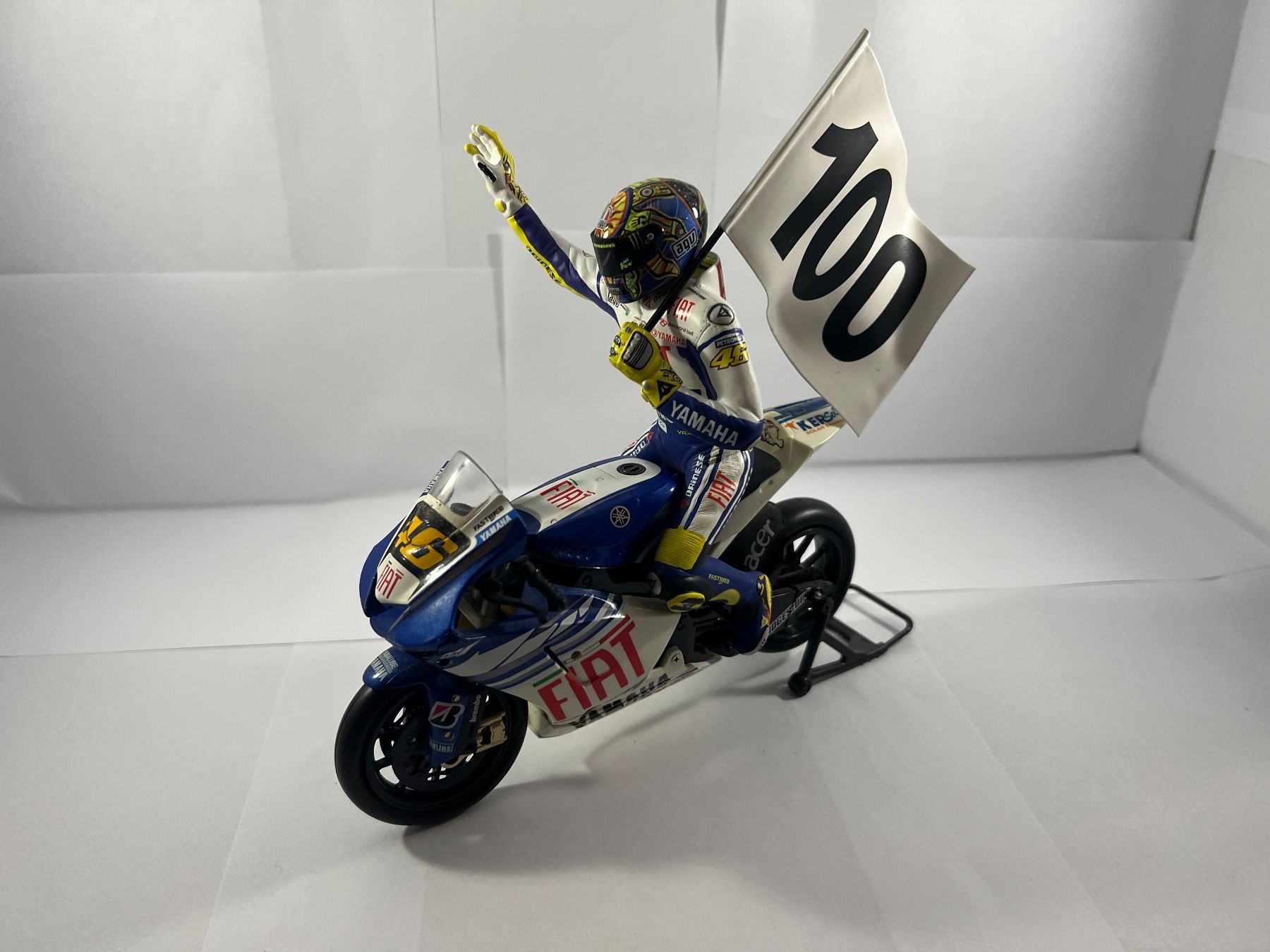 Minichamps Kit di modellismo & Modellini statici: Valentino Rossi Lot 10 – Usato da Sergey venduto da Mascotte00 2