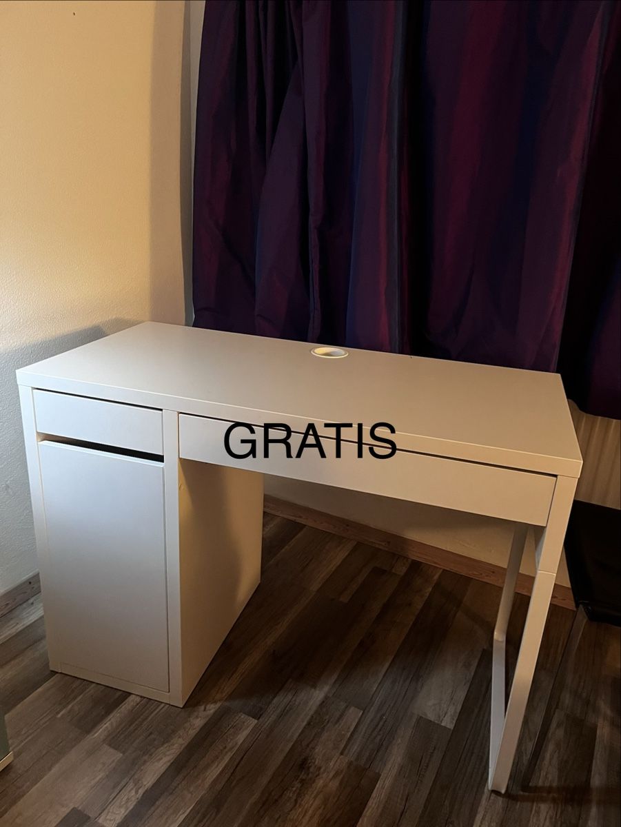 Schreibtische: Schreibtisch – Gebraucht aus Freienbach von moc_xn8y