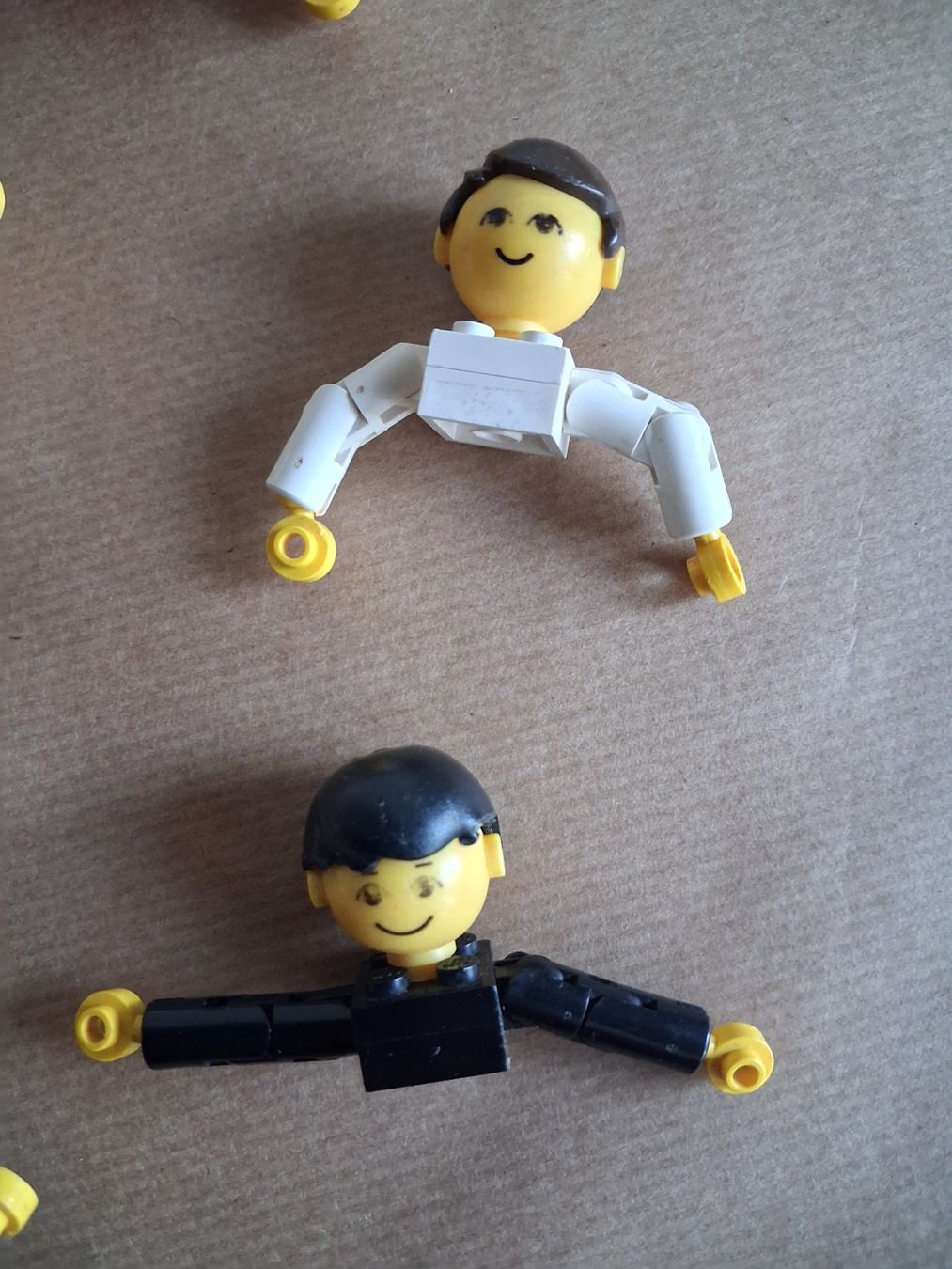 Lego Giocattoli: 7 alte Lego Figuren /Köpfe – Usato da Hagendorn venduto da siwasi3 2