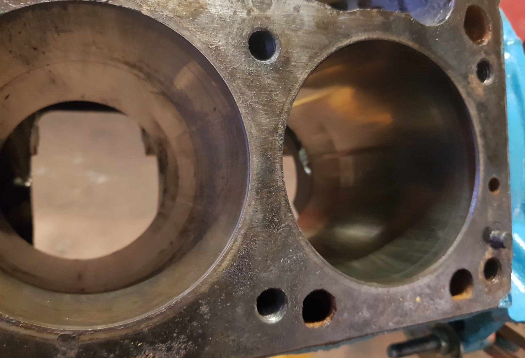 Mopar Motoren: Mopar Small Block 318, Motorblock – Gebraucht aus Niedergösgen von  4