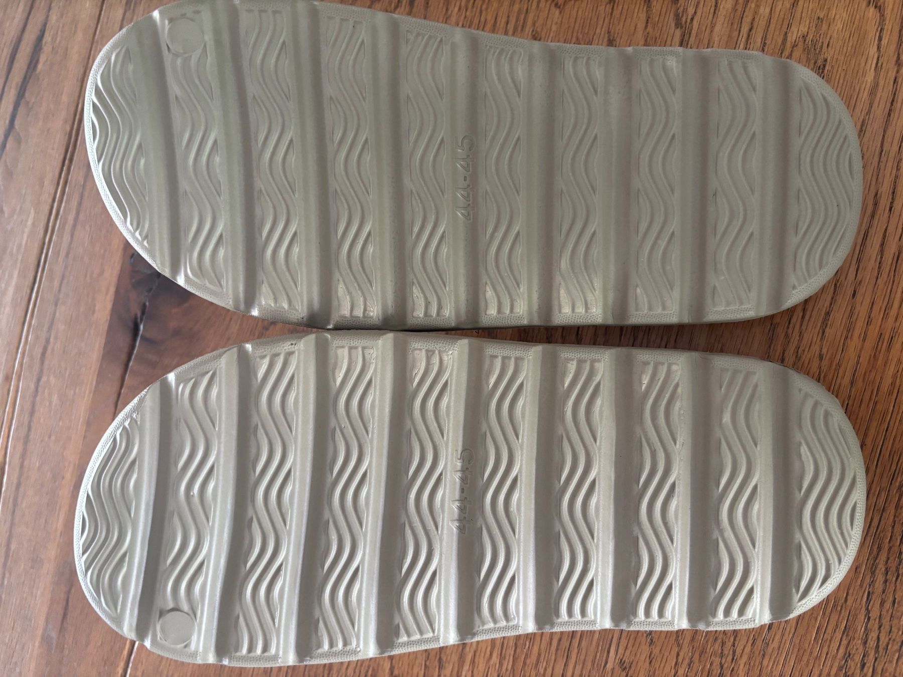 Herrenschuhe: Slides Grösse 44-45 Beige Neu – Neu und originalverpackt aus Burgdorf von fab_z27v 1