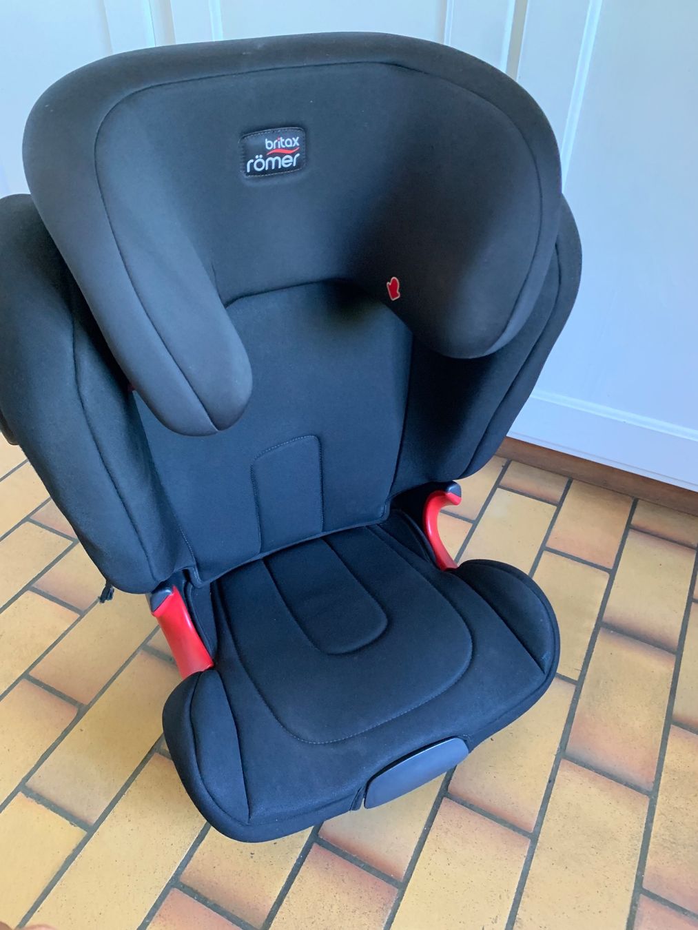 Britax Römer Seggiolini per auto: Britax Römer Kidfix XP schwarz – Usato da Obfelden venduto da Zocci 1