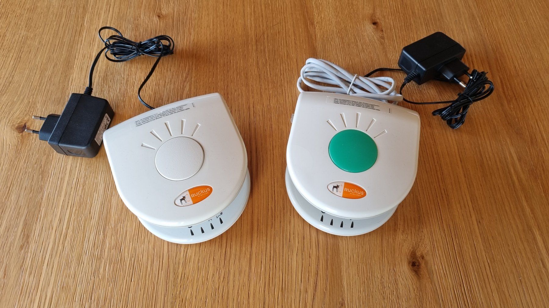 WiFi: RUCKUS Wireless 2111Multimedia Wireless repeater WIFI – Usato da Couvet venduto da Mima0077