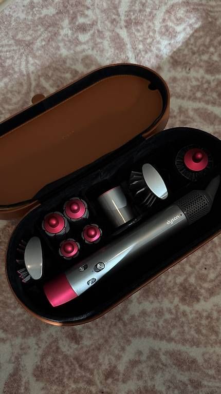 Sèche-cheveux: Dyson Airwrap Complete Styler  Top Zustand – D'occasion à Zug par sde_y6z9
