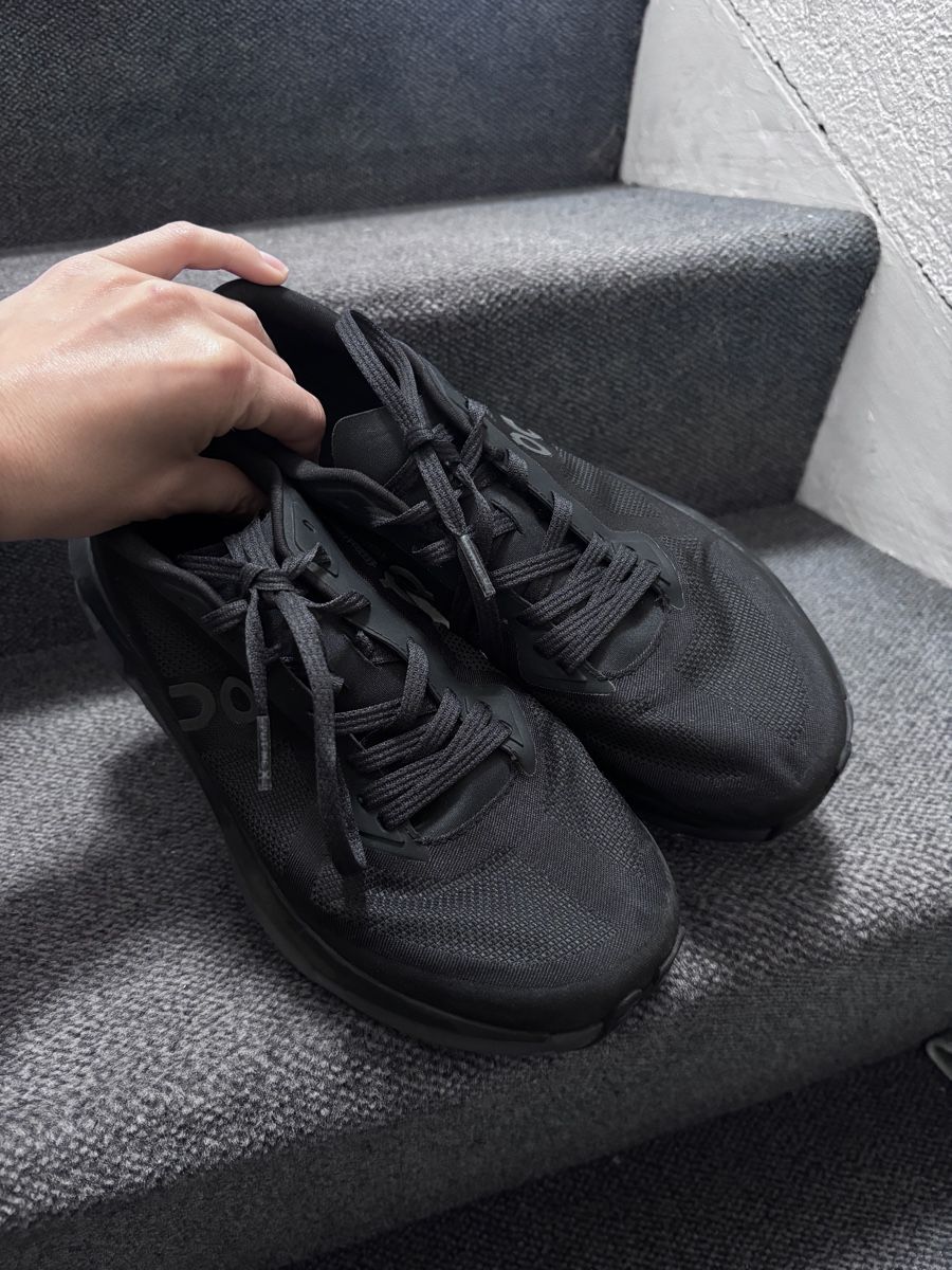 On Damenschuhe: On running - Cloudzone – Gebraucht aus Zürich von Hanna-Hadorn 2