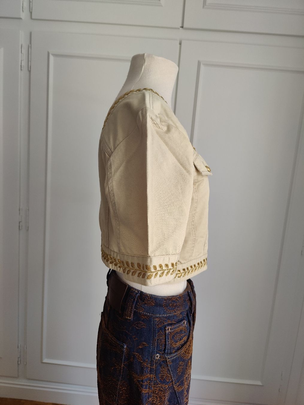 Top: Vintage Roccobarocco Embroidered Crop Top Jacket – Usato da La Tour-de-Peilz venduto da dAutrefois 4