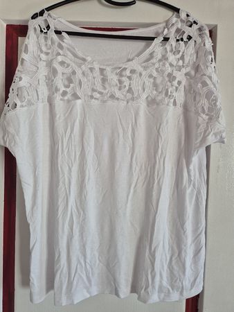 Schönes weisses Shirt mit Spitze Grösse Xl