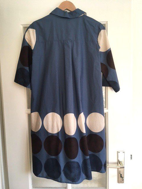 Vestiti: Witziges, leichtes Kleid, blau gemustert, Grösse M/40 – Usato da Brugg AG venduto da Biomaga 3