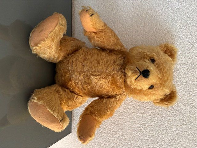 Spielzeuge: Alter gut erhaltener Bär – Gebraucht aus Bülach von Gluecksgriff