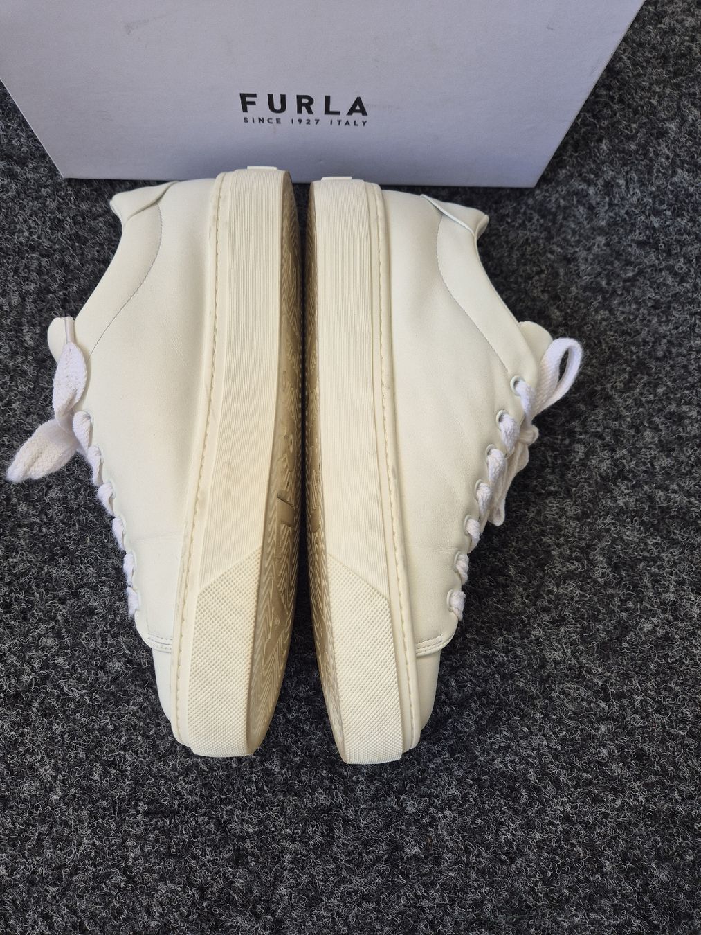 Furla Damenschuhe: Furla Sneaker Gr. 41, Talco, Neuwertig – Gebraucht aus Rotkreuz von tat_8zds 2