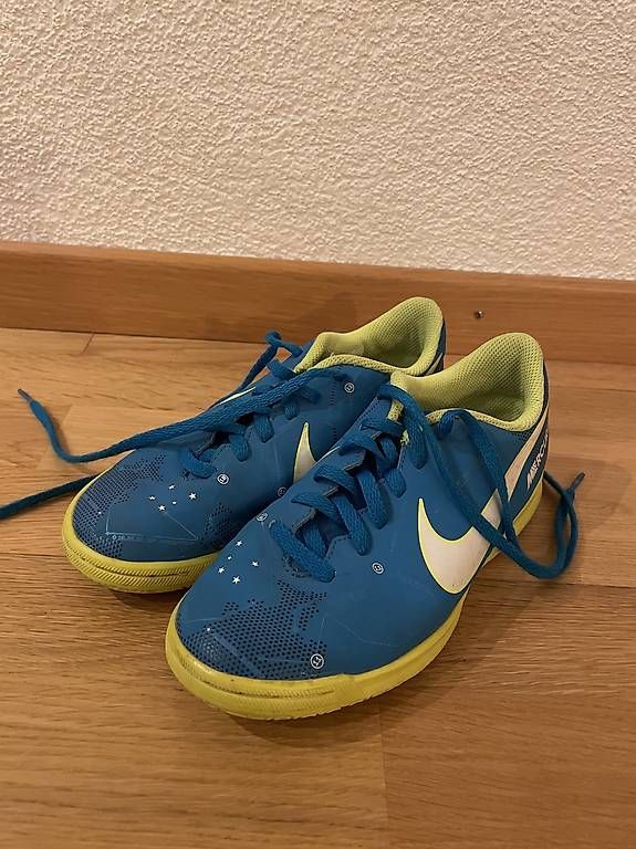 Scarpe per ragazzi: Nike Sportschuhe 33 – Usato da Zürich venduto da elk_56y9