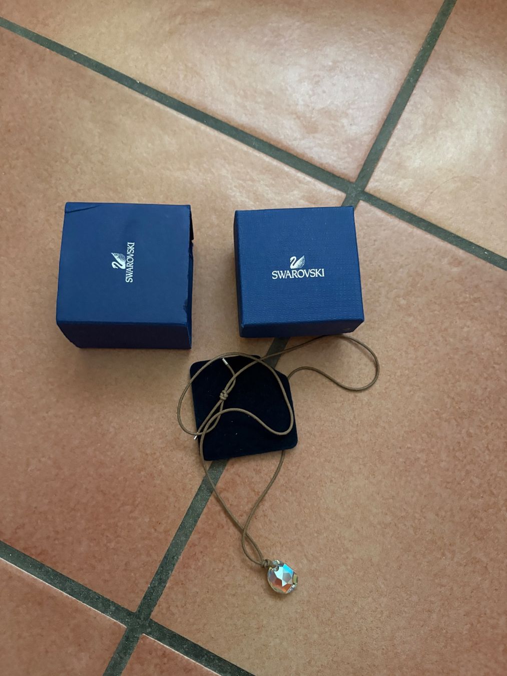 Swarovski Colliers: Collana Swarovski – Neuf avec emballage d'origine à Davesco soragno par Gaby230