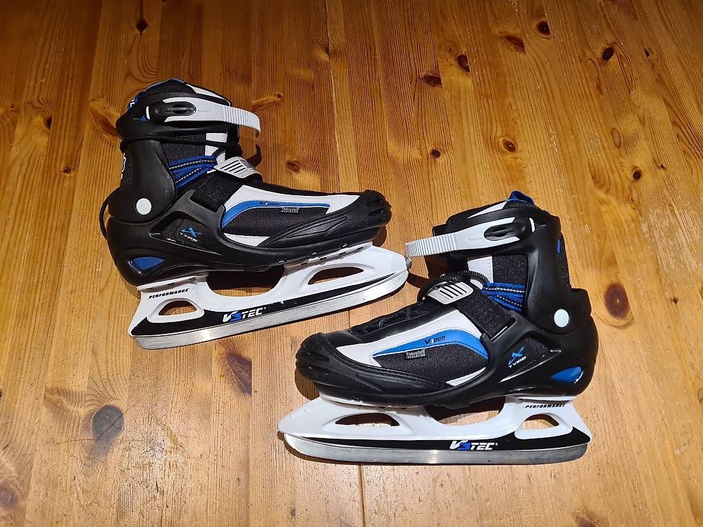 Schlittschuhe: Patins à glace, pointure 45 – Gebraucht aus Châtel-St-Denis von max_fri 1