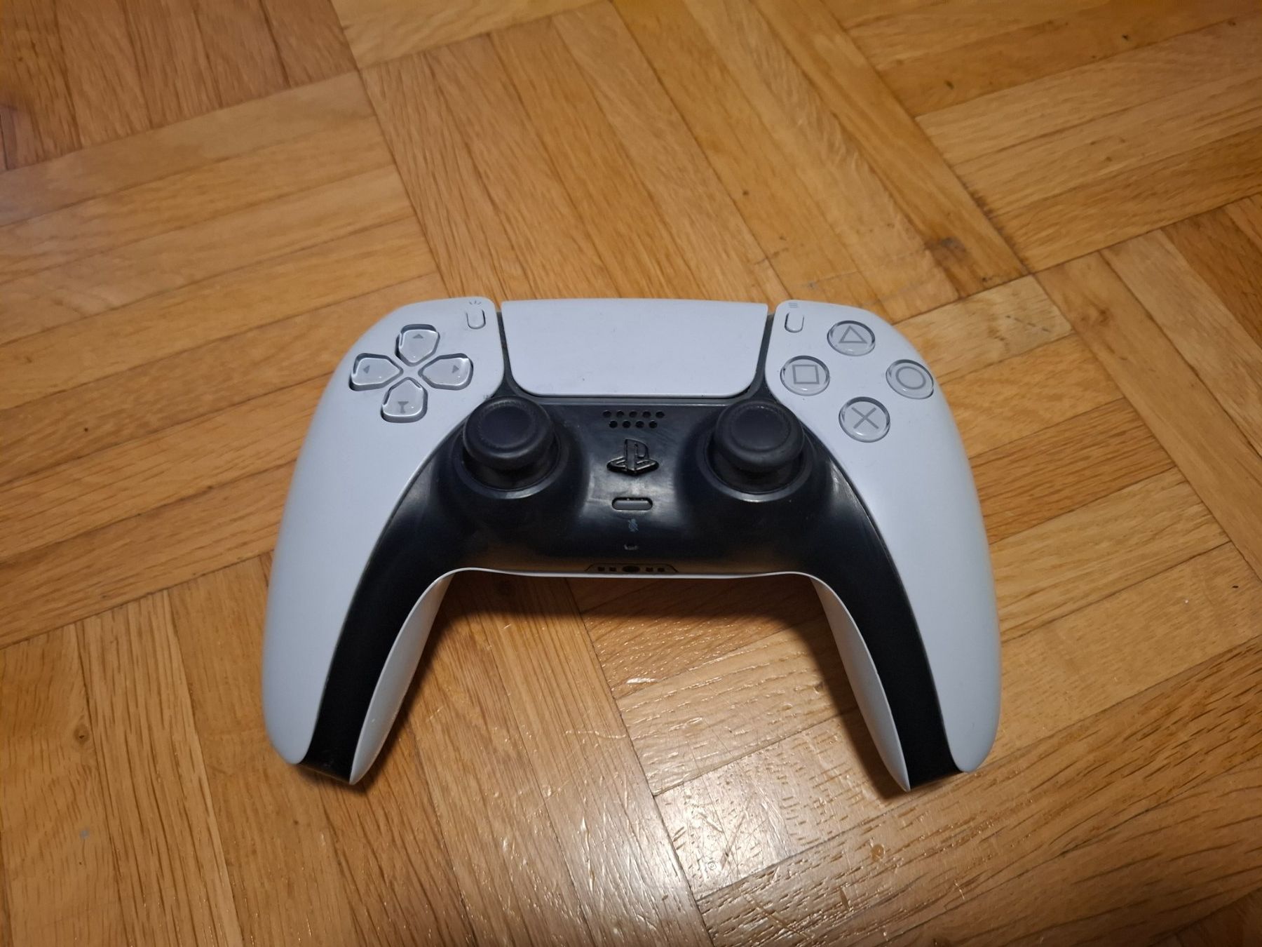 Sony Controller: PS 5 Dualsense Controller weiss Teildefekt – Defekt aus Gipf-Oberfrick von Konsolen_Colin