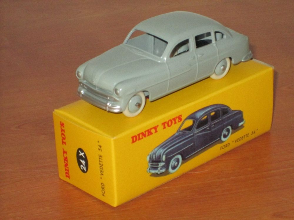 COFFRET COLLECTOR DINKY toy atlas 2012fourgon tole peugeot lampe mazda