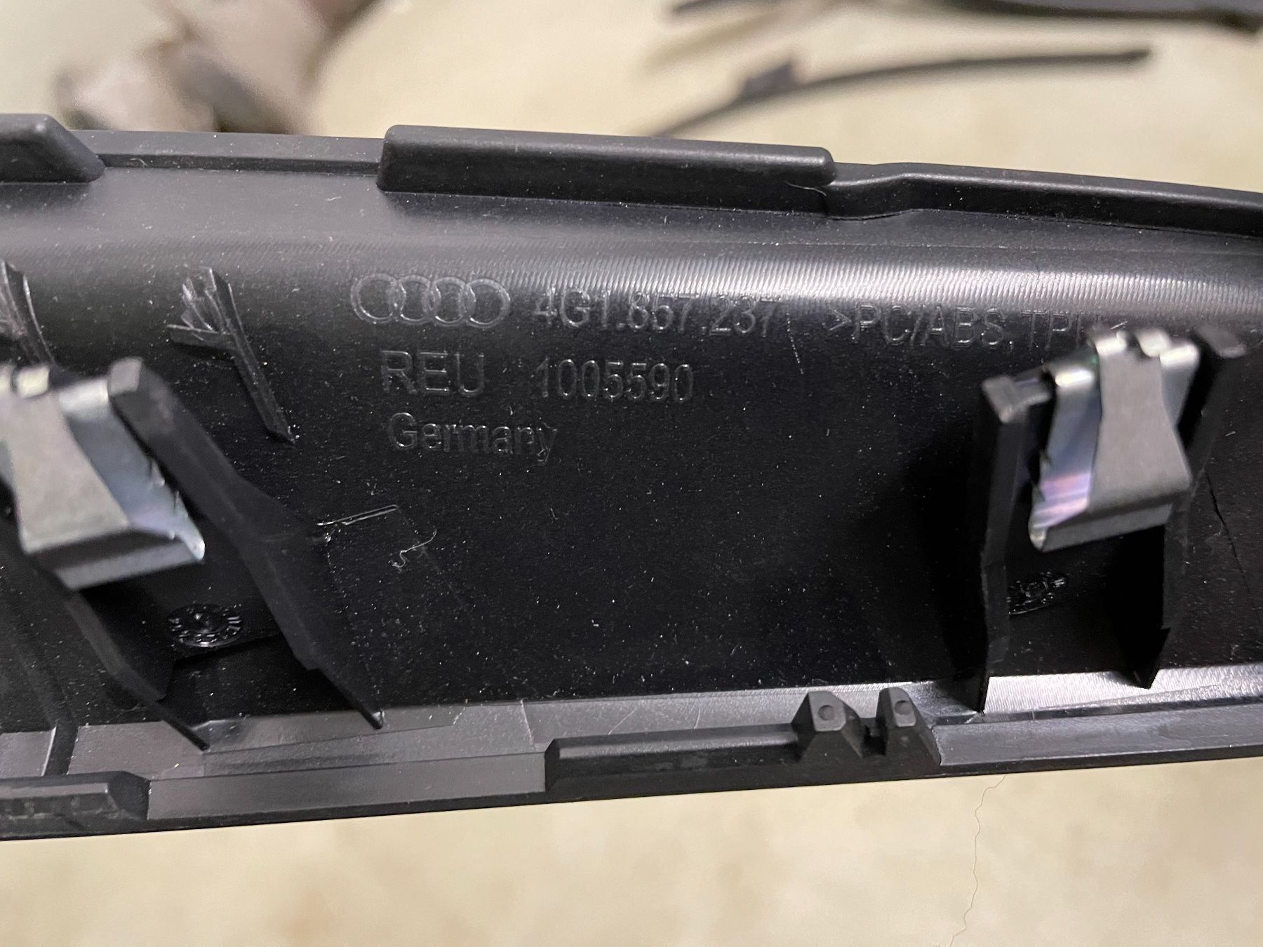 Audi Tutti pezzi di ricambio auto: Audi A6 Armaturenbrett – Usato da Staffelbach venduto da Corvair1 1