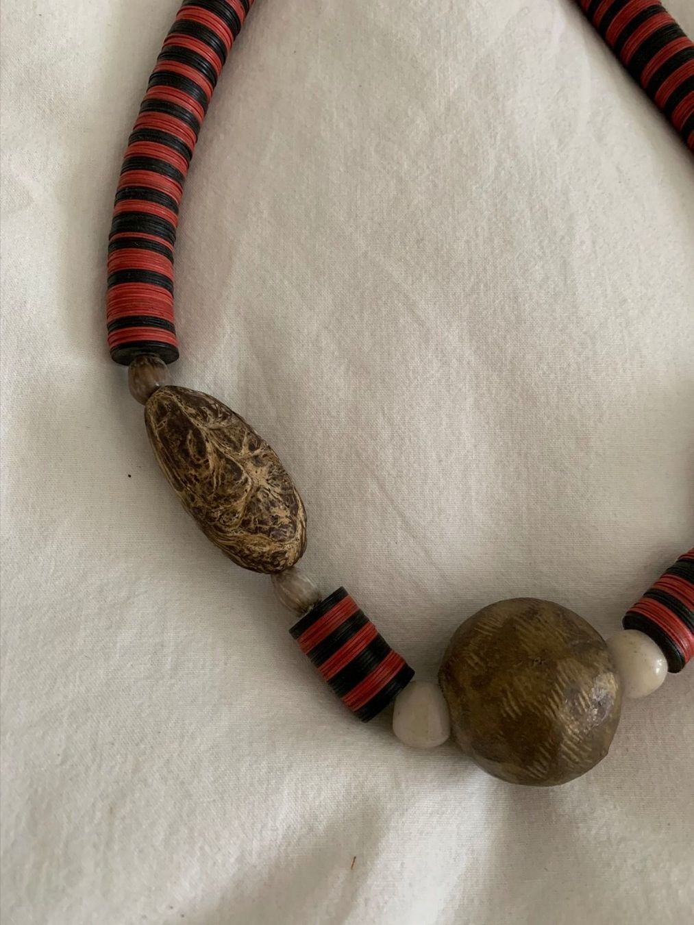 Catenine: Ethno Statement Kette (Metall und Holz) – Usato da Zürich venduto da Diazaio 1
