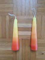 2 farbige Weihnachtskernen (rot, orange, gelb)
