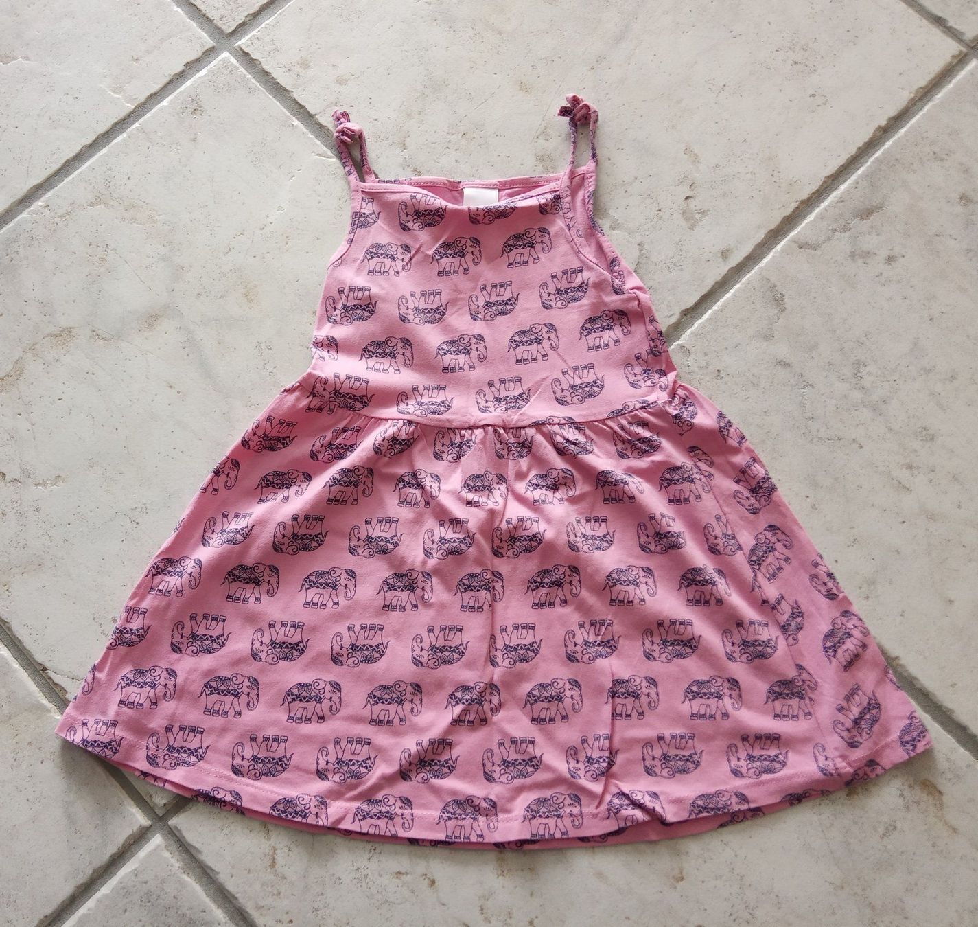Lotti & Set di vestiti: Kleiderpaket Girl 98/104 – Usato da Chur venduto da Rodanisa 1
